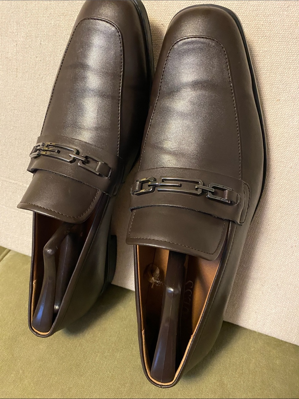 GUESS Men's Dark Brown man made materials Slip-On Loafers